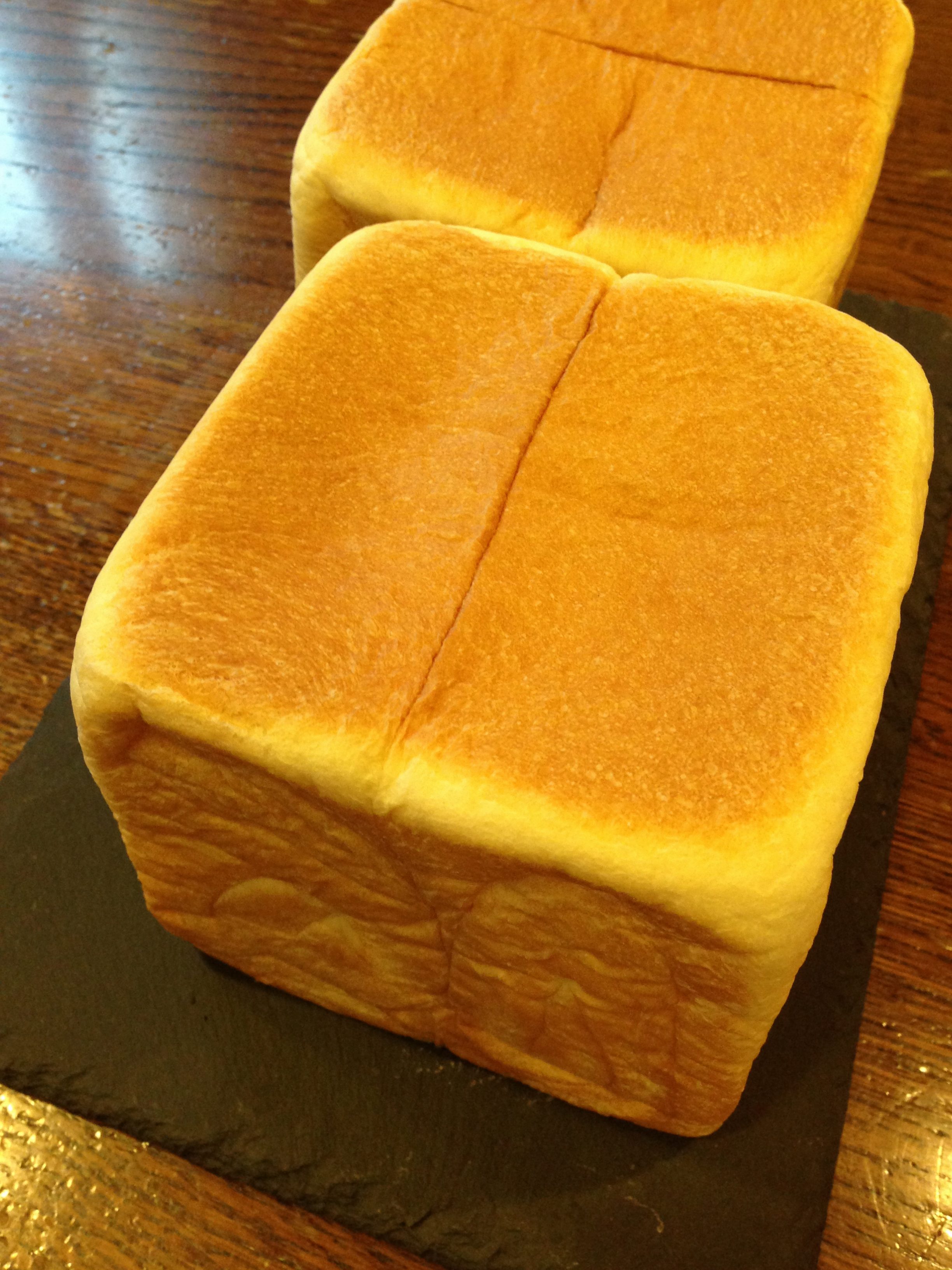 乃が美の食パンとPANYA芦屋の食パンは共に、まるで絹のような生地感 – 美食手帖